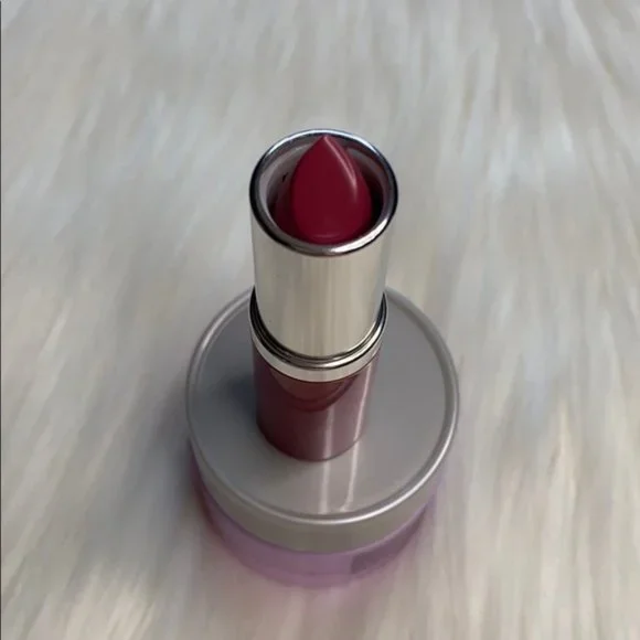 Clinique Plum Pop Lipstick - Picture 3 of 4